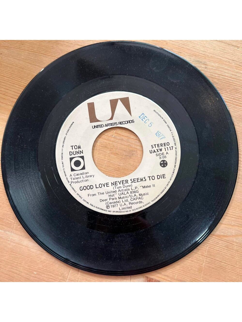 Tom Dunn - Good Love never seems to Die/Make it Hot 45rpm VG+ R08